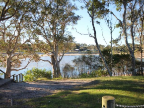 AQUA VIEW 5 of 2 Aqua Cres Lake Cathie